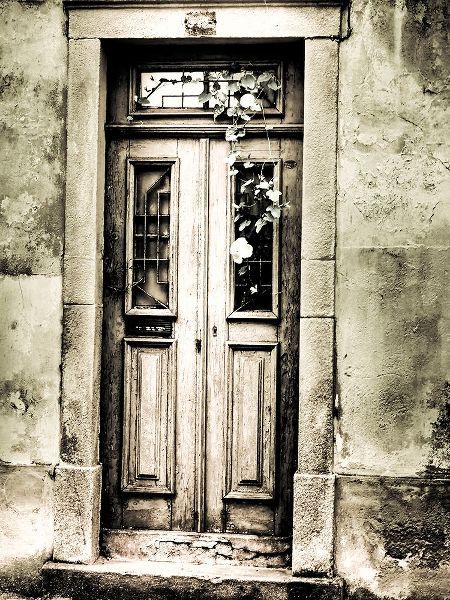 Eggers, Terry 아티스트의 Portugal-Aveiro-Old doorways in the city작품입니다.